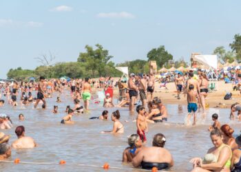 KICILLOF MANTIENE LA CLAUSURA Y LOS NICOLEÑOS SE QUEDAN OTRO VERANO SIN PLAYA