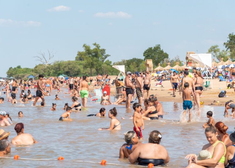 KICILLOF MANTIENE LA CLAUSURA Y LOS NICOLEÑOS SE QUEDAN OTRO VERANO SIN PLAYA