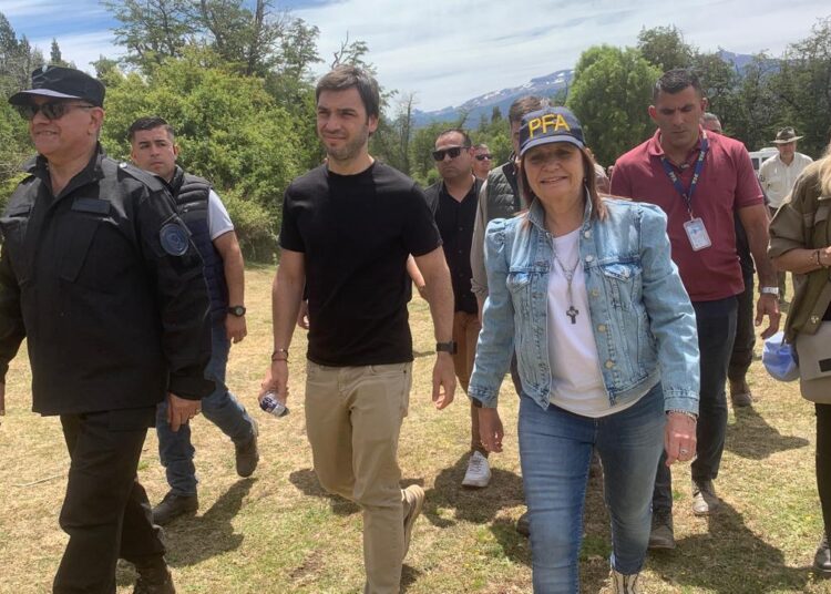 PATRICIA BULLRICH CONCRETÓ EL PRIMER DESALOJO EN 18 AÑOS DE TIERRAS TOMADAS, CON UN OPERATIVO EN EL PARQUE NACIONAL LOS ALERCES