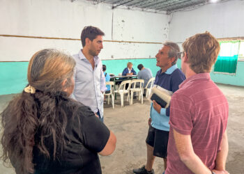 ESCRITURACIÓN DE VIVIENDAS: EL INTENDENTE SANTIAGO PASSAGLIA VISITÓ BARRIO SUIZO